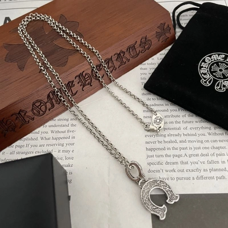 EyeCatching Chrxmx Hxxrts Necklaces 300884