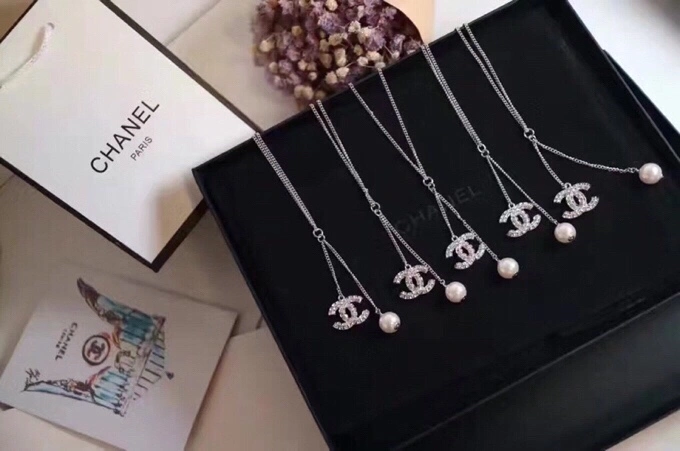 Efficient Chxnxl Brooches 292696