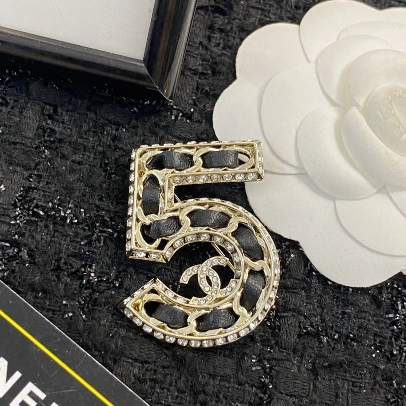 Functional Chxnxl Brooches 292694
