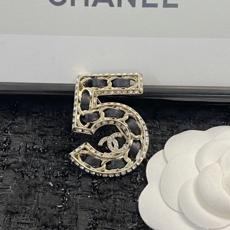 Functional Chxnxl Brooches 292694