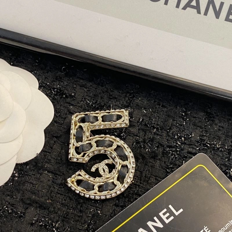 Functional Chxnxl Brooches 292694