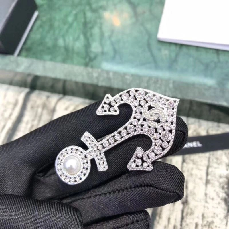 Refined Chxnxl Brooches 292673