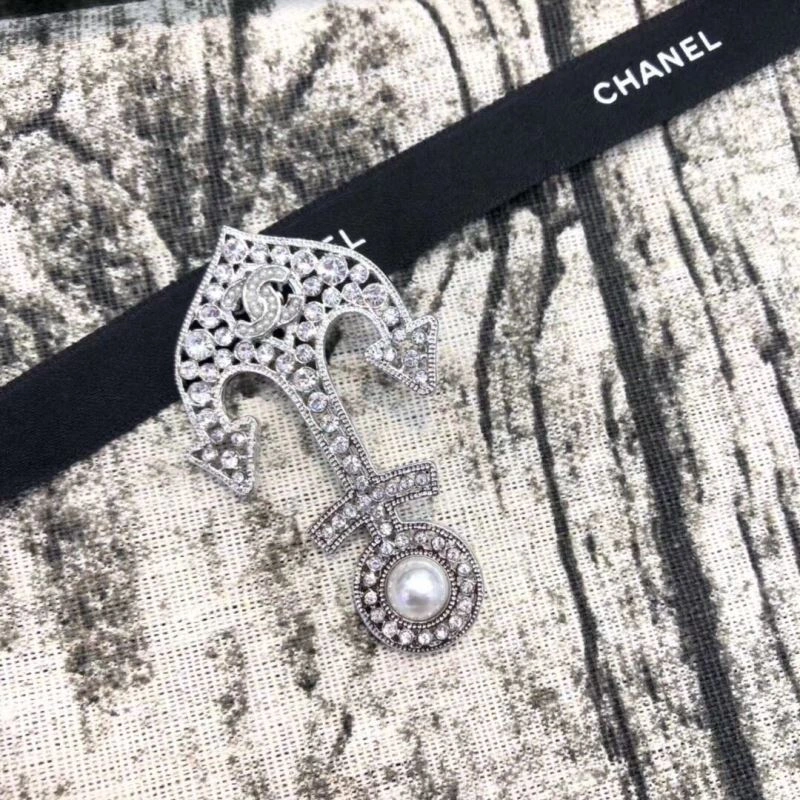Refined Chxnxl Brooches 292673