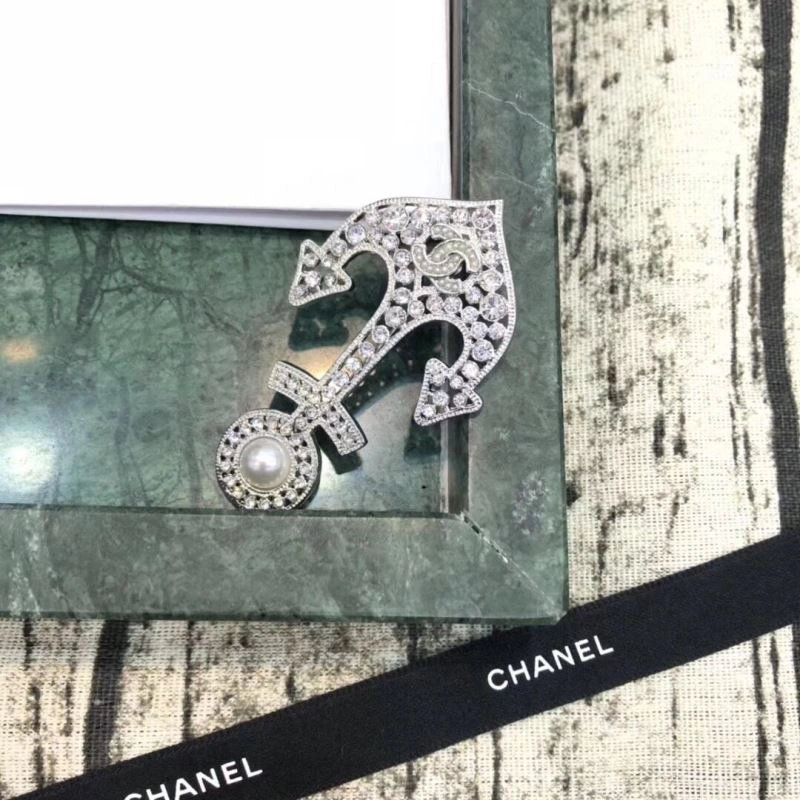 Refined Chxnxl Brooches 292673