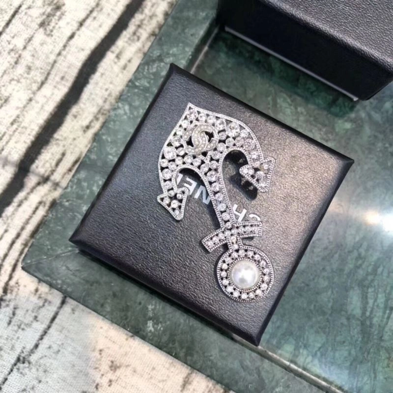Refined Chxnxl Brooches 292673
