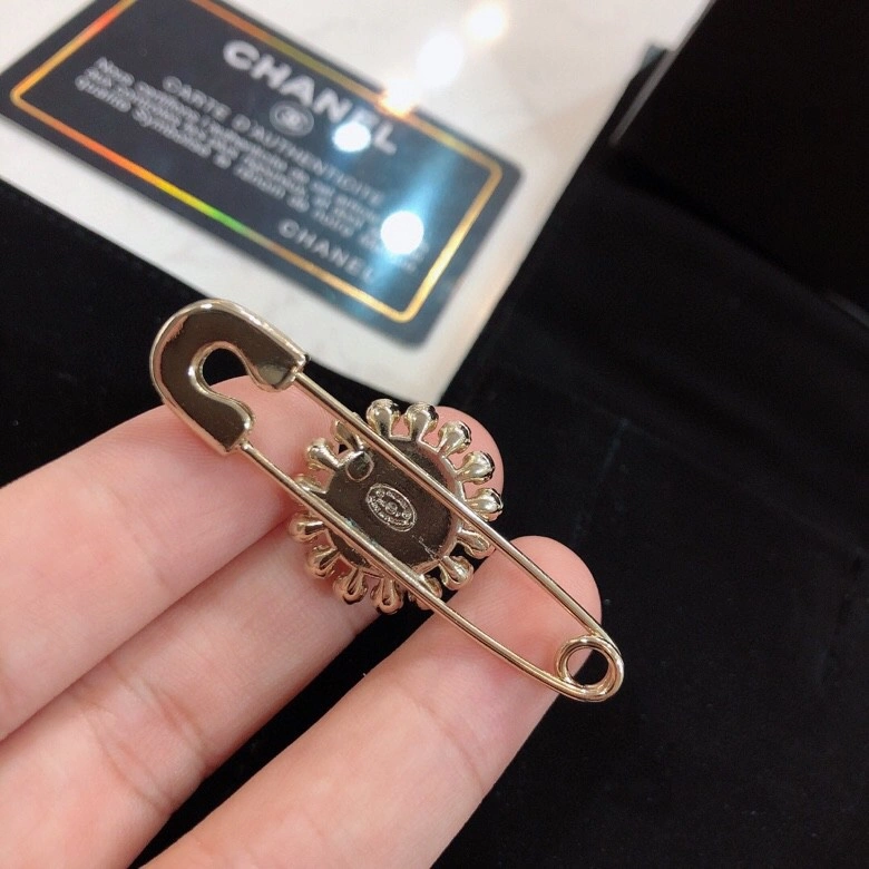 Sleek Chxnxl Brooches 292678