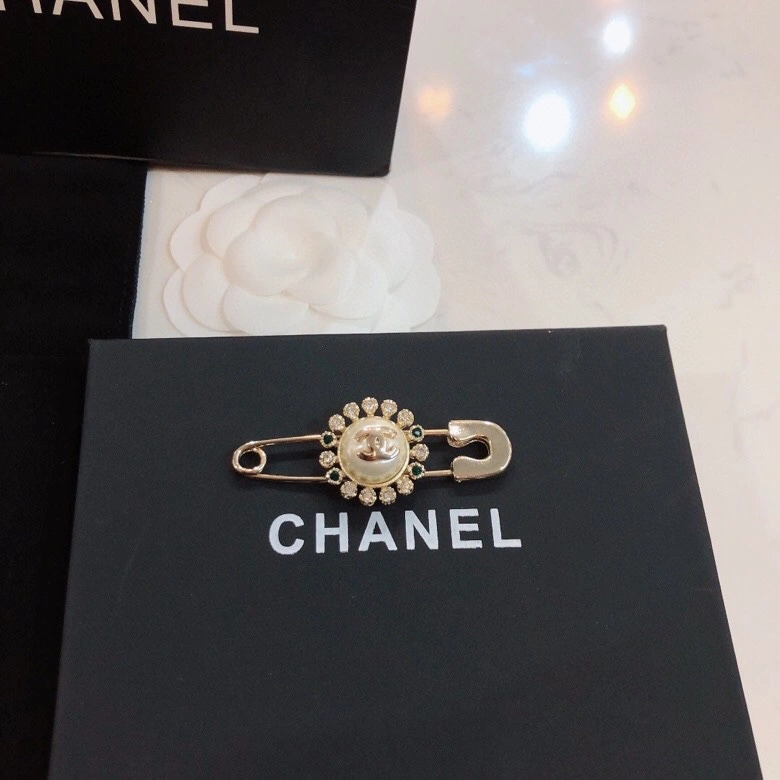 Sleek Chxnxl Brooches 292678