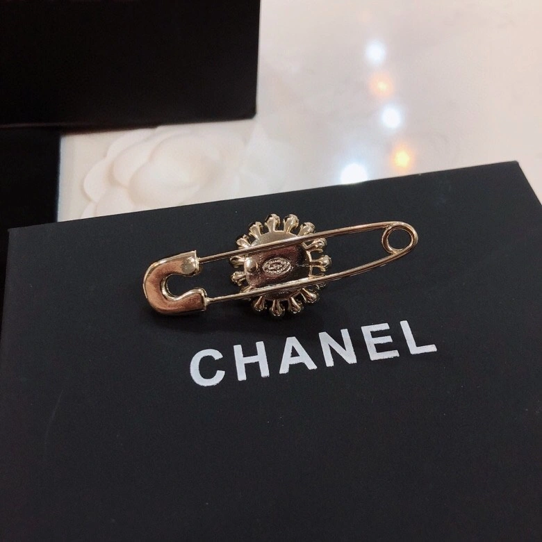 Sleek Chxnxl Brooches 292678