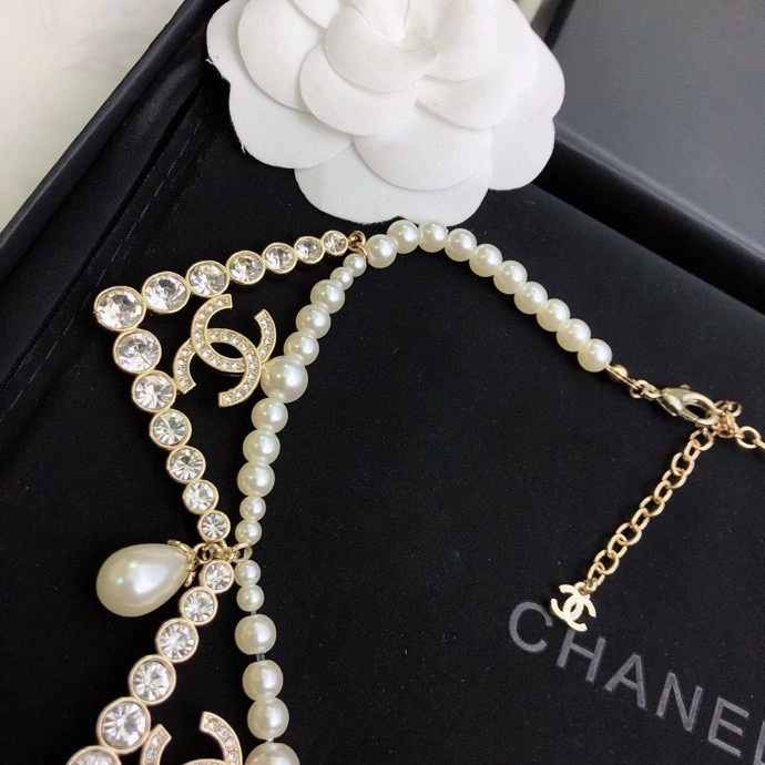 Trendsetting Chxnxl Brooches 292676