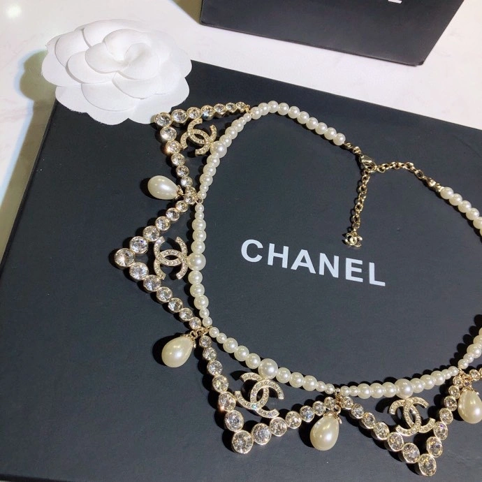 Trendsetting Chxnxl Brooches 292676