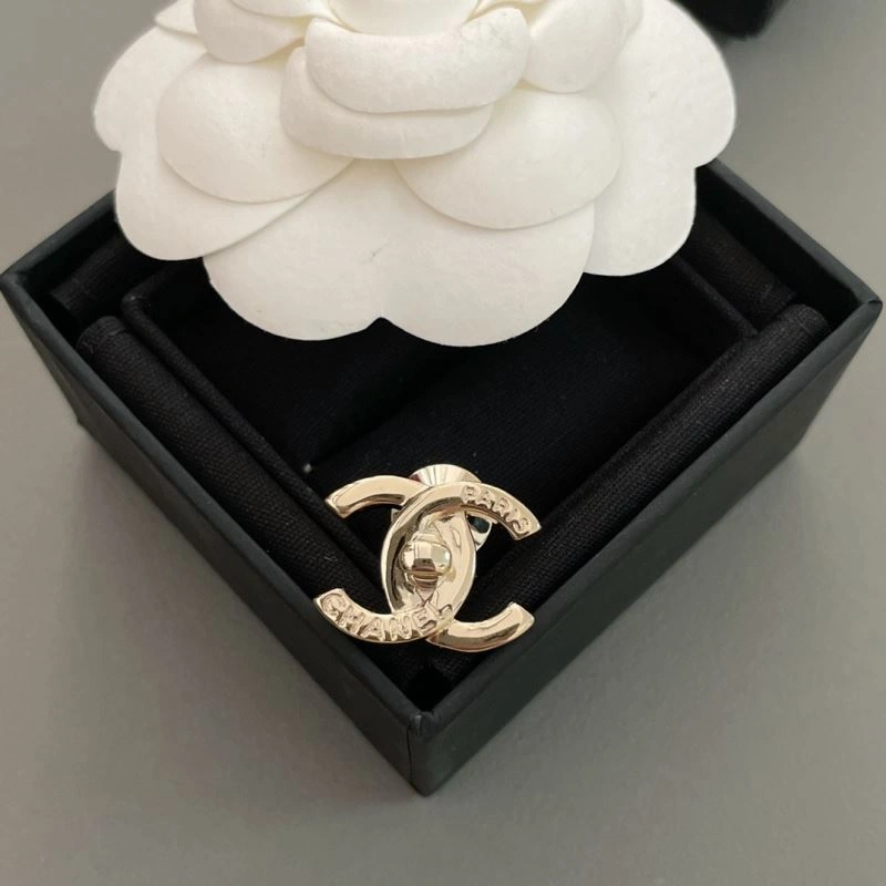 HighQuality Chxnxl Brooches 292661