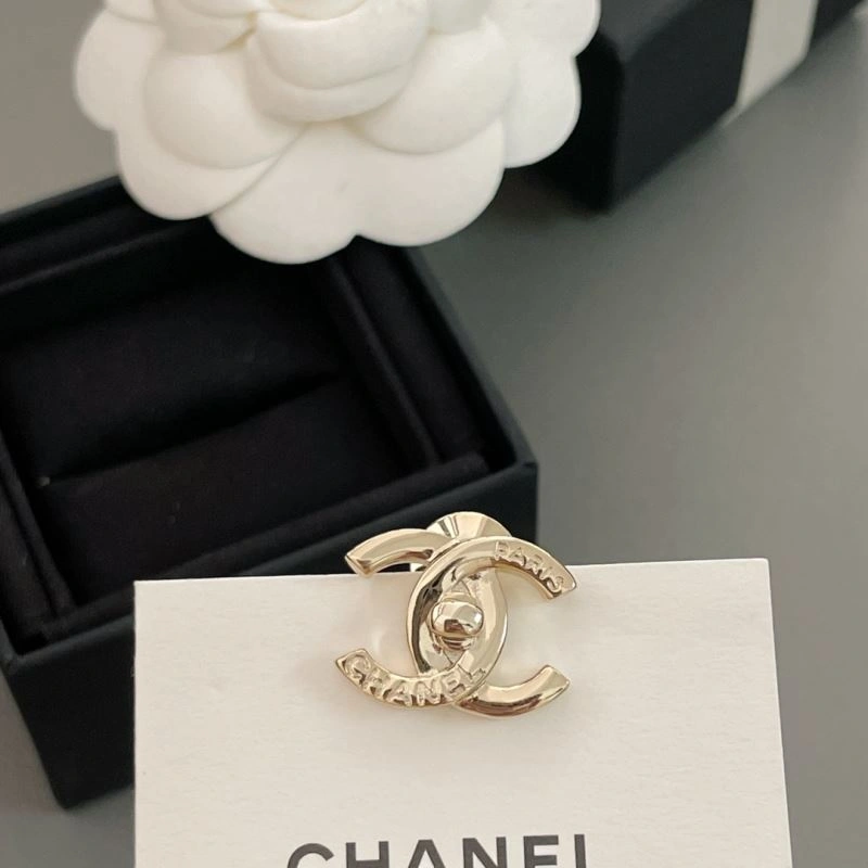 HighQuality Chxnxl Brooches 292661