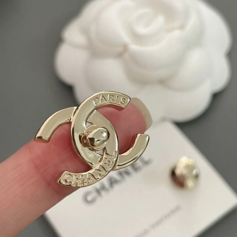 HighQuality Chxnxl Brooches 292661