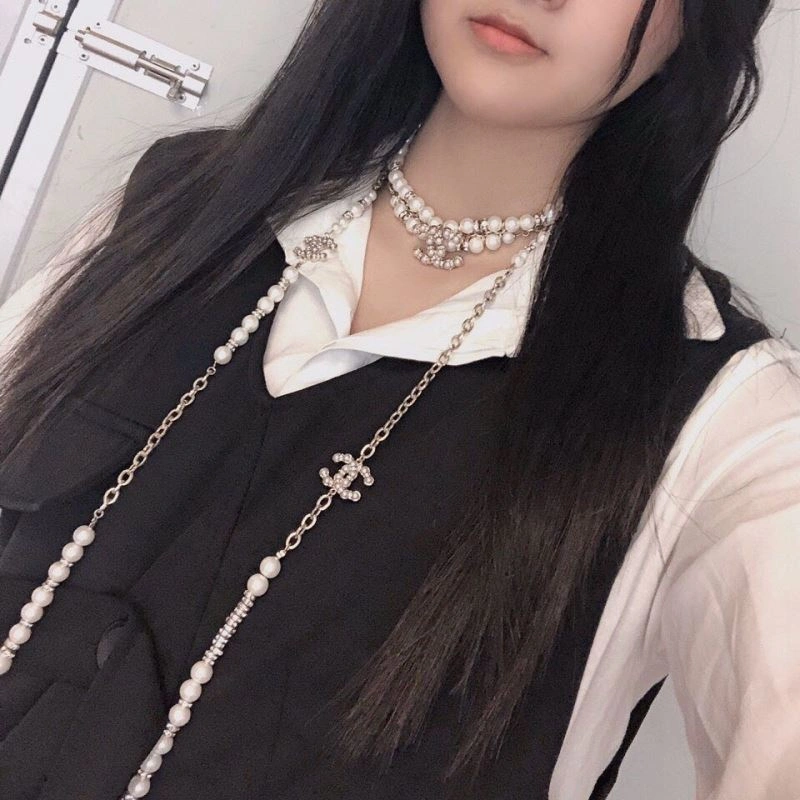 Minimalist Chxnxl Brooches 292657