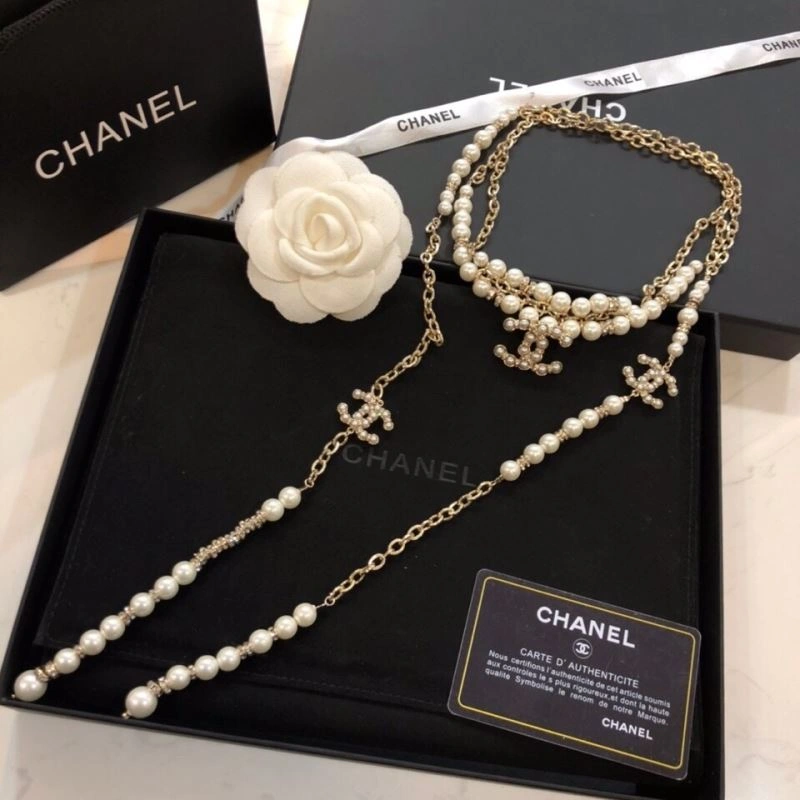 Minimalist Chxnxl Brooches 292657