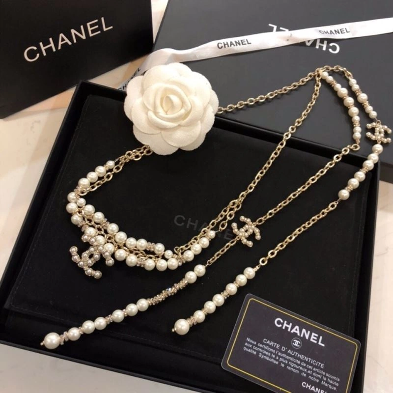 Minimalist Chxnxl Brooches 292657
