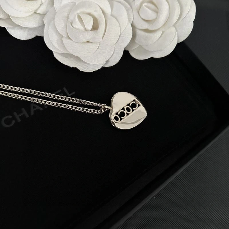 Bold Chxnxl Brooches 292641