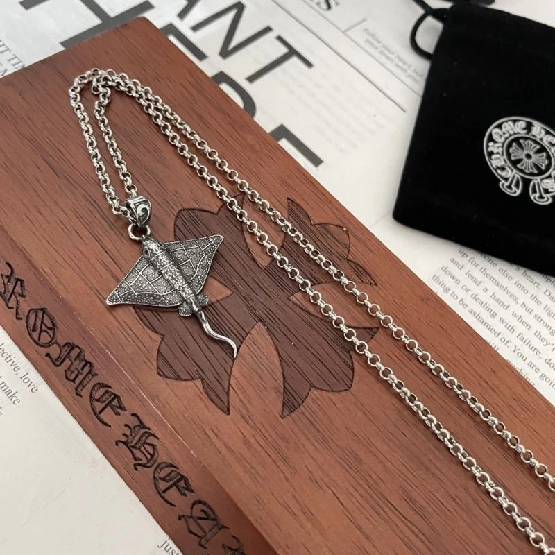 WellDesigned Chrxmx Hxxrts Necklaces 300816