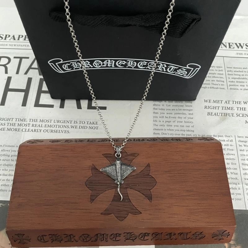 WellDesigned Chrxmx Hxxrts Necklaces 300816