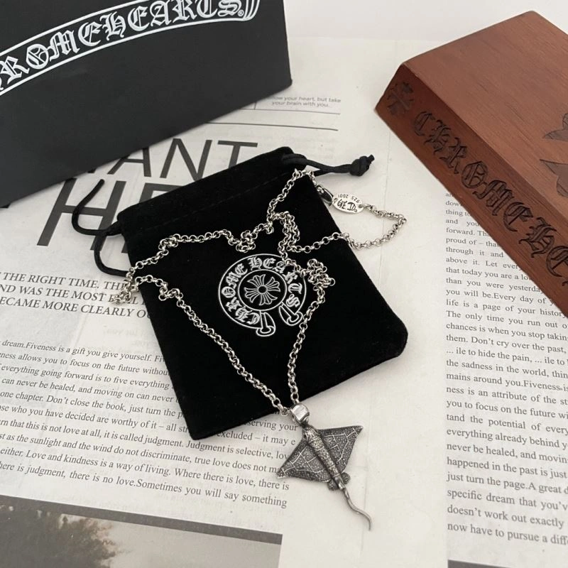 WellDesigned Chrxmx Hxxrts Necklaces 300816