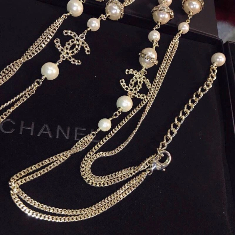 HighQuality Chxnxl Brooches 292631
