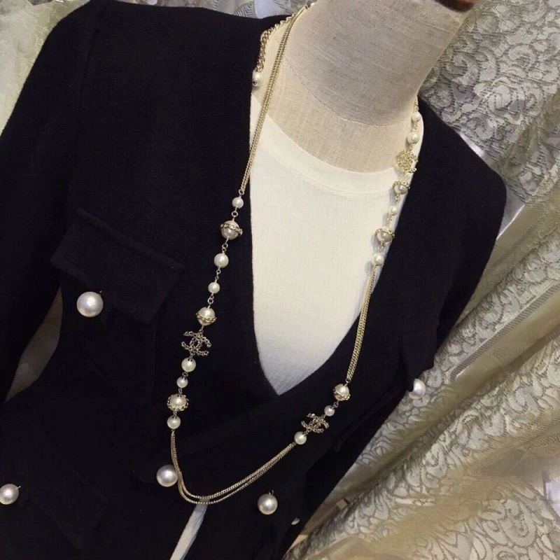 HighQuality Chxnxl Brooches 292631