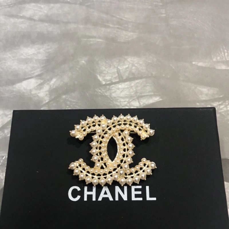 EasyMatch Chxnxl Brooches 292623