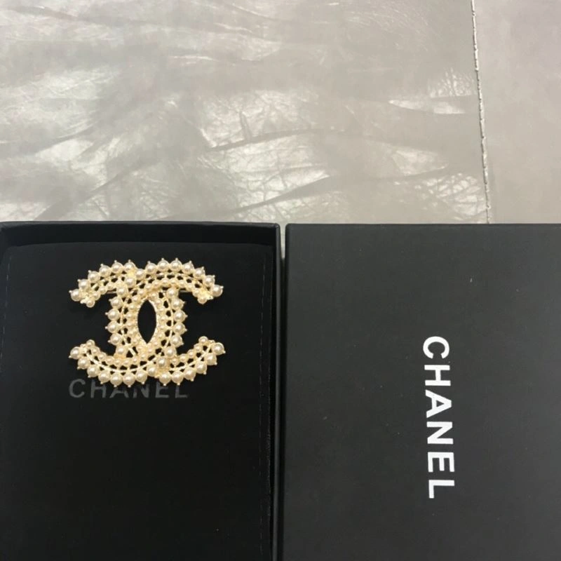 EasyMatch Chxnxl Brooches 292623