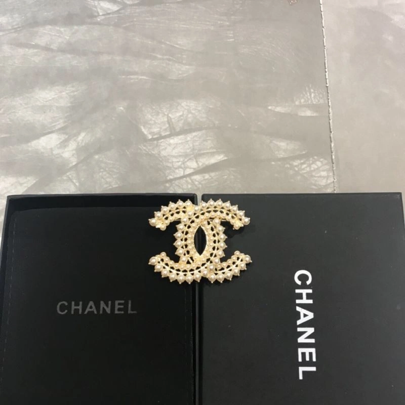 EasyMatch Chxnxl Brooches 292623