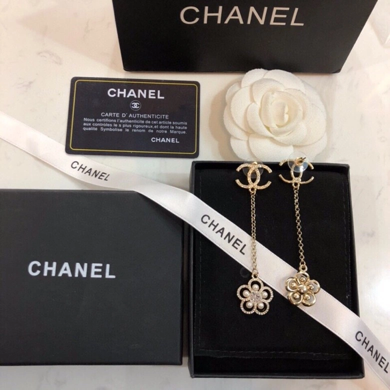 Sophisticated Chxnxl Earrings 291456