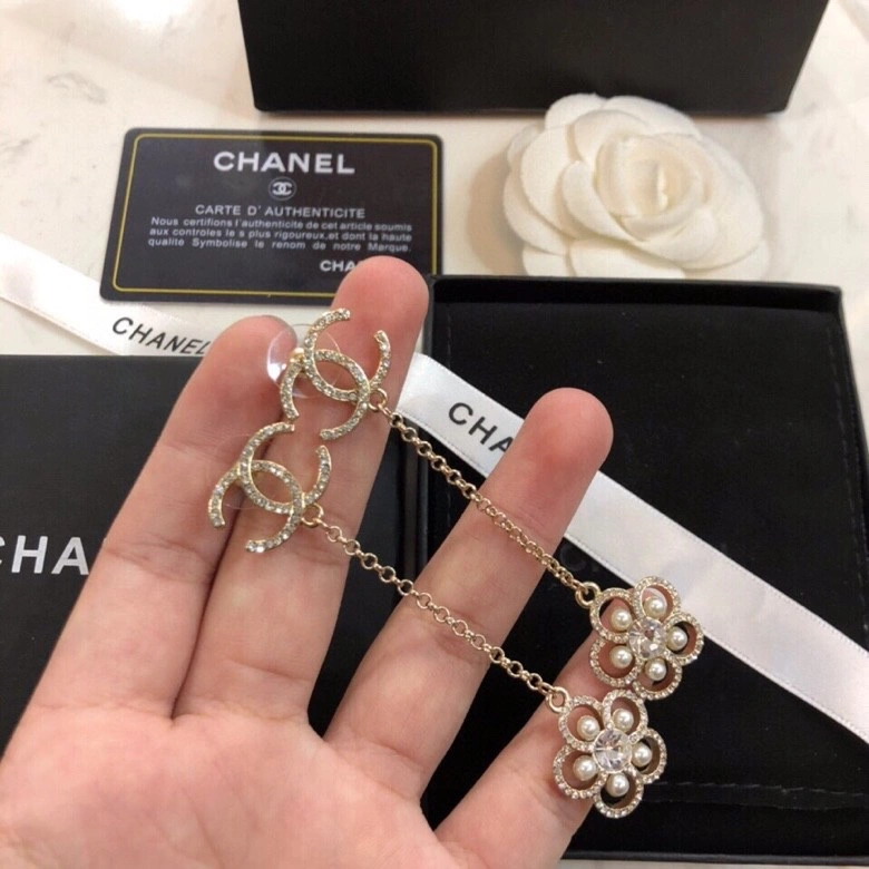 Sophisticated Chxnxl Earrings 291456