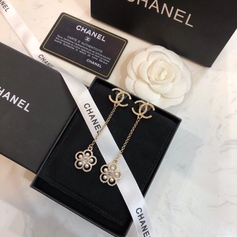Sophisticated Chxnxl Earrings 291456