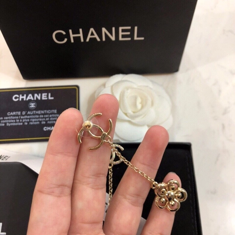 Sophisticated Chxnxl Earrings 291456