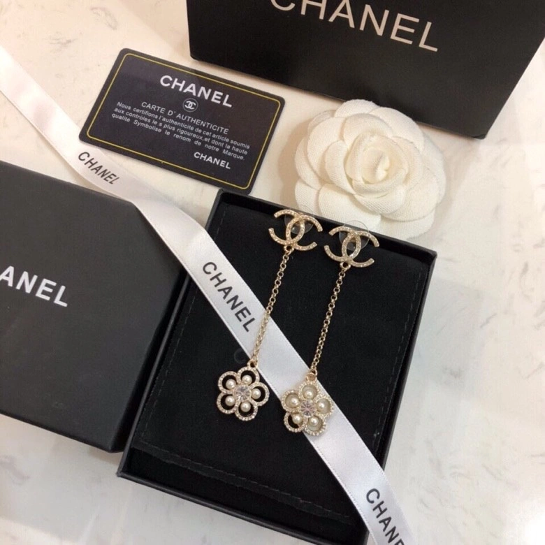 Sophisticated Chxnxl Earrings 291456