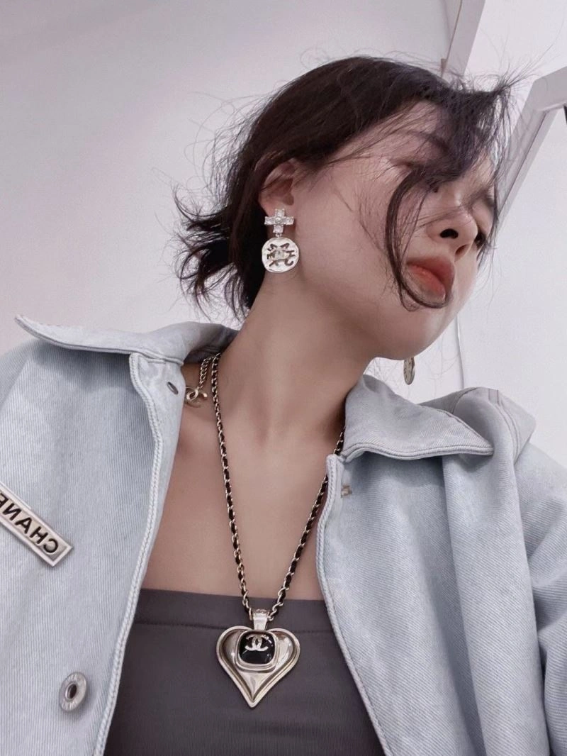 Comfortable Chxnxl Earrings 291378