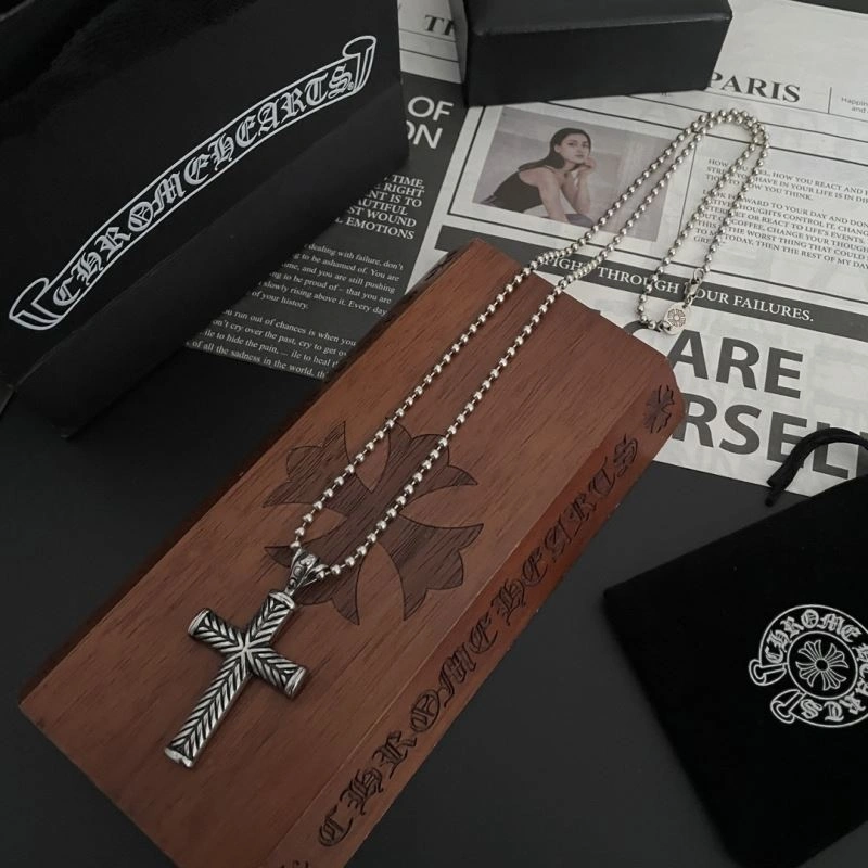 Chrxmx Hxxrts Necklaces DailyWear 300728