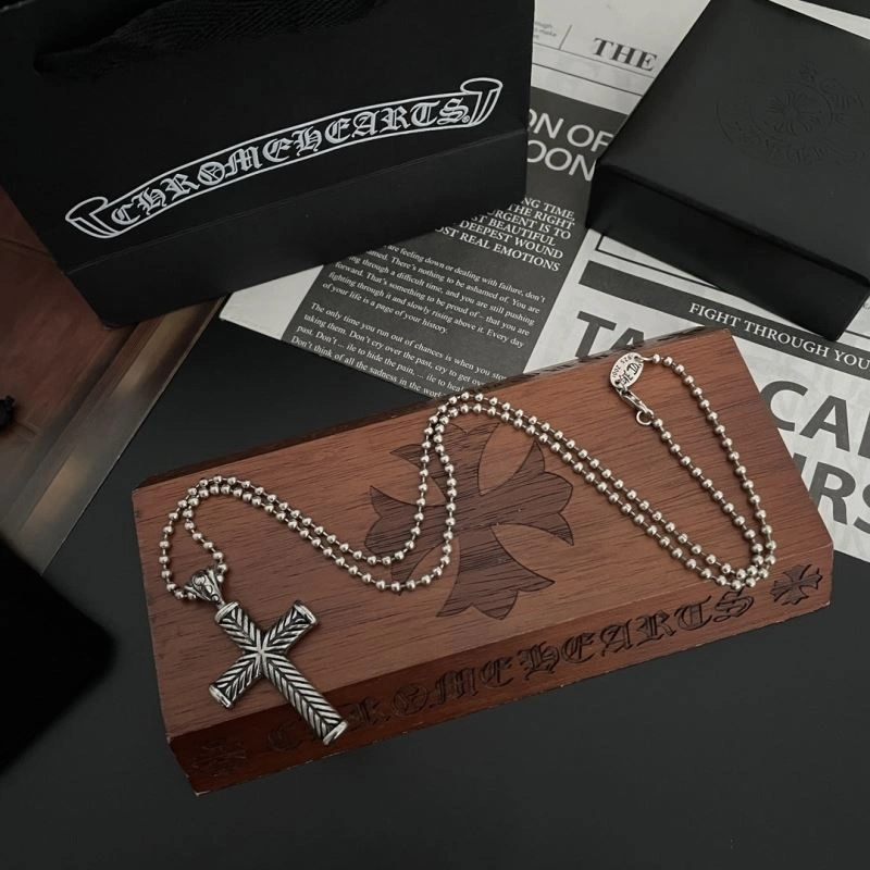 Chrxmx Hxxrts Necklaces DailyWear 300728