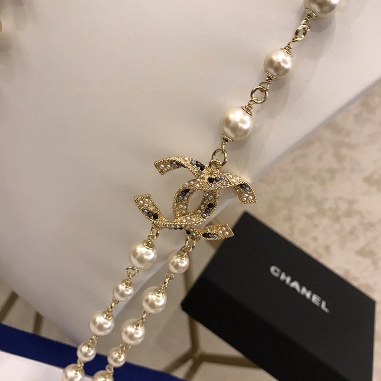 Cozy Chxnxl Brooches 292567