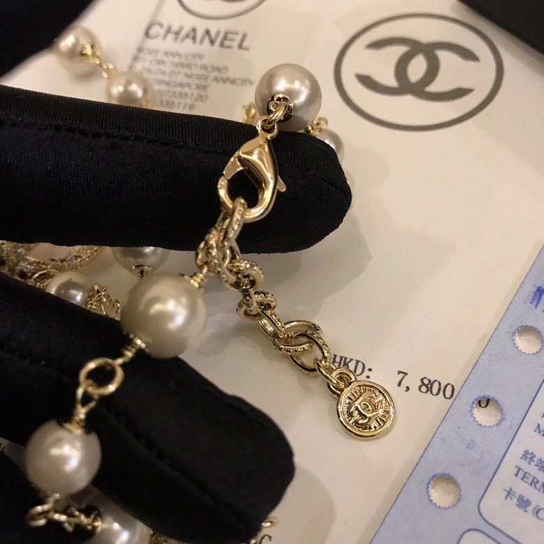 Cozy Chxnxl Brooches 292567