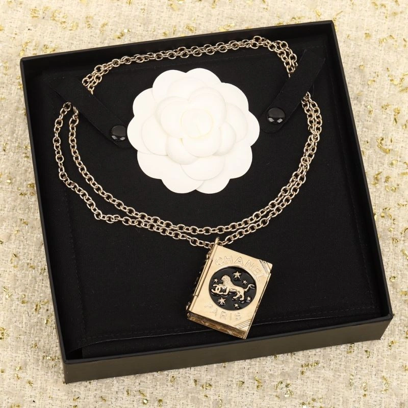 Lightweight Chxnxl Brooches 292562