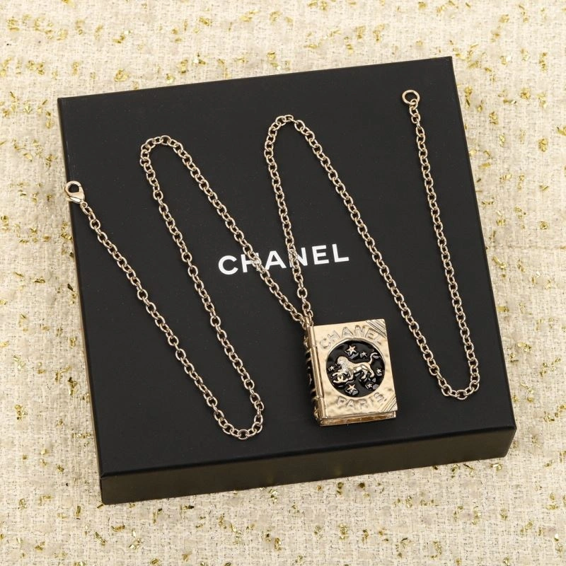 Lightweight Chxnxl Brooches 292562