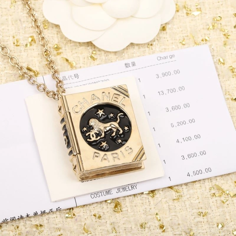 Lightweight Chxnxl Brooches 292562