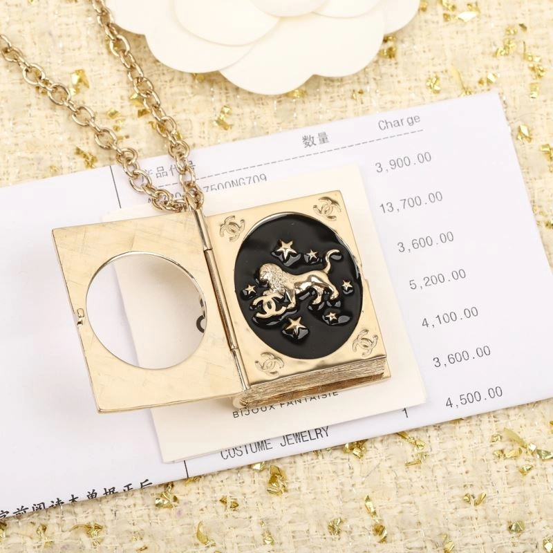 Lightweight Chxnxl Brooches 292562