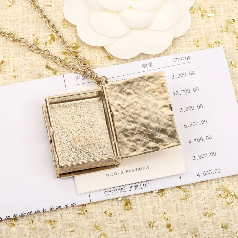 Lightweight Chxnxl Brooches 292562