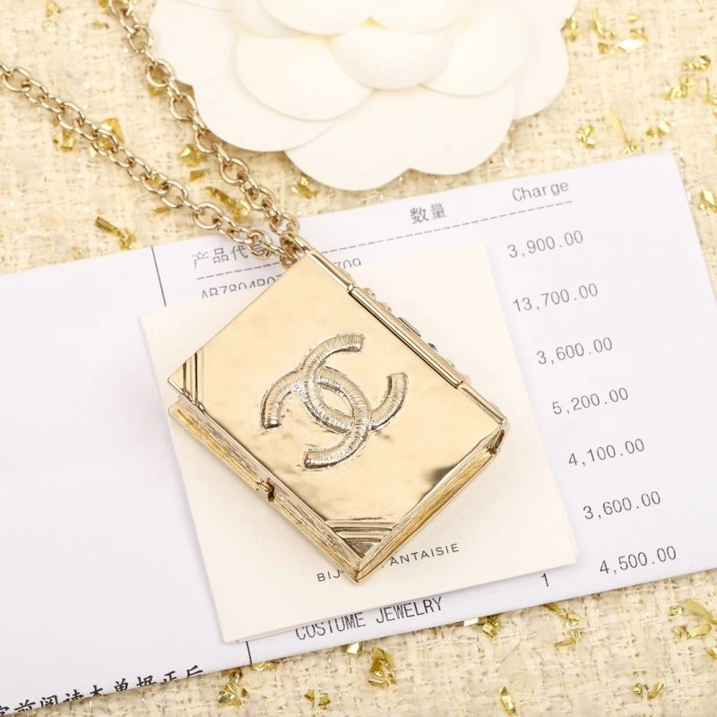 Lightweight Chxnxl Brooches 292562