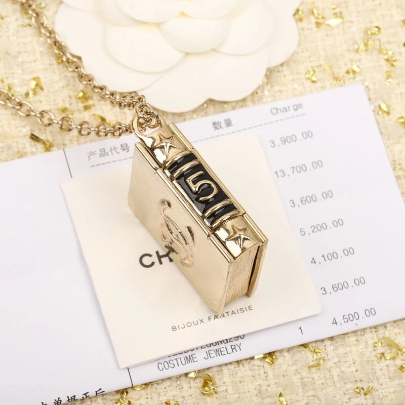 Lightweight Chxnxl Brooches 292562