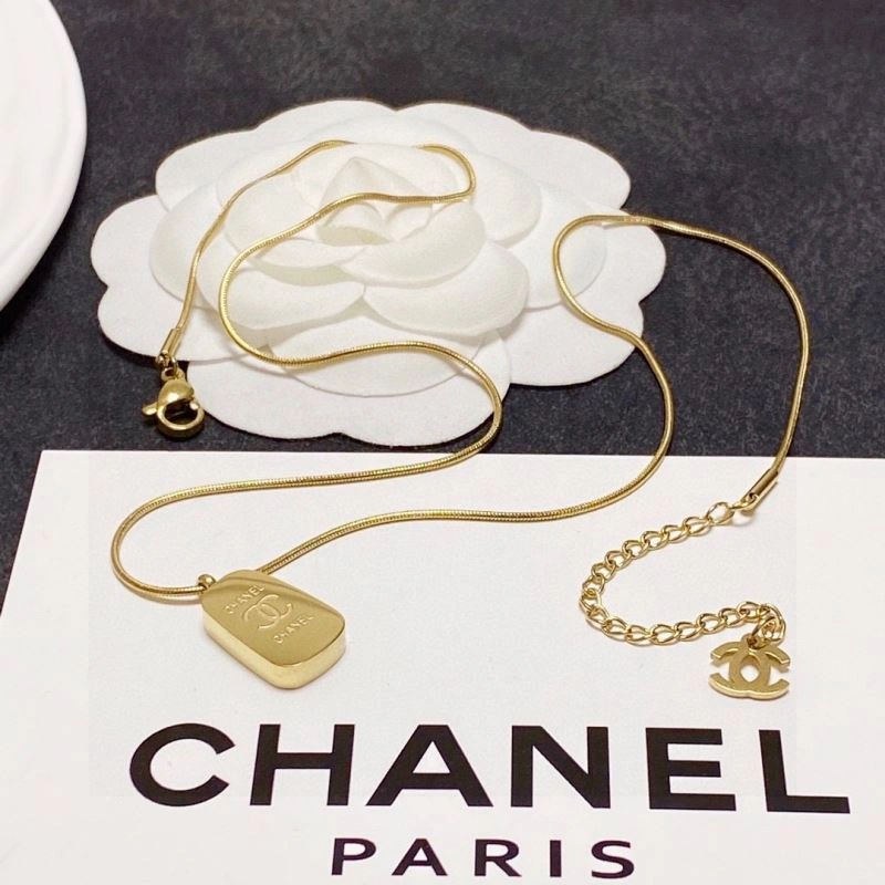 Resilient Chxnxl Brooches 292558