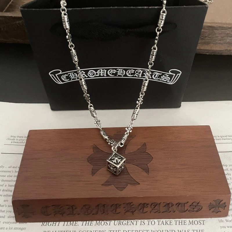 Stylish Chrxmx Hxxrts Necklaces 300711