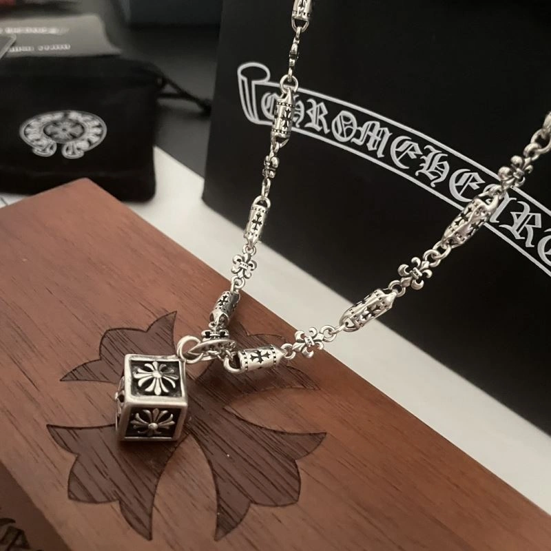 Stylish Chrxmx Hxxrts Necklaces 300711