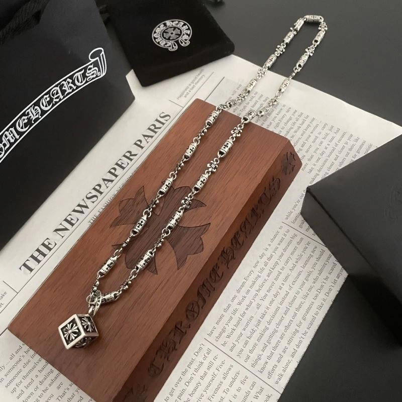 Stylish Chrxmx Hxxrts Necklaces 300711